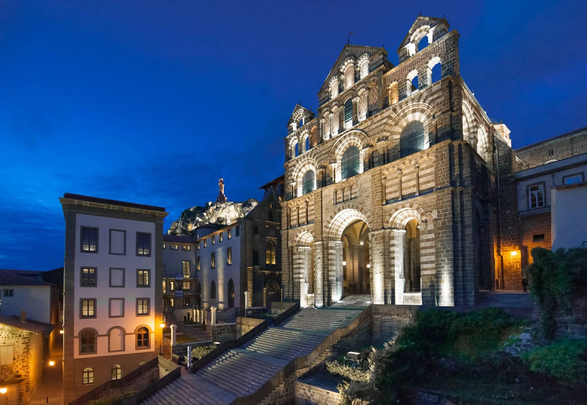 cathedrale-notre-dame-puy-en-velay