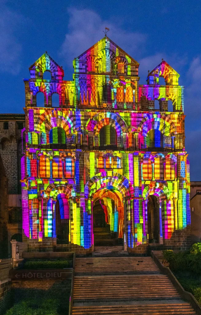La cathédrale Notre-Dame du Puy pendant Puy de Lumières