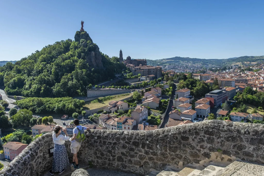 Vue du rocher et de la chapelle Saint-Michel d'Aiguilhe