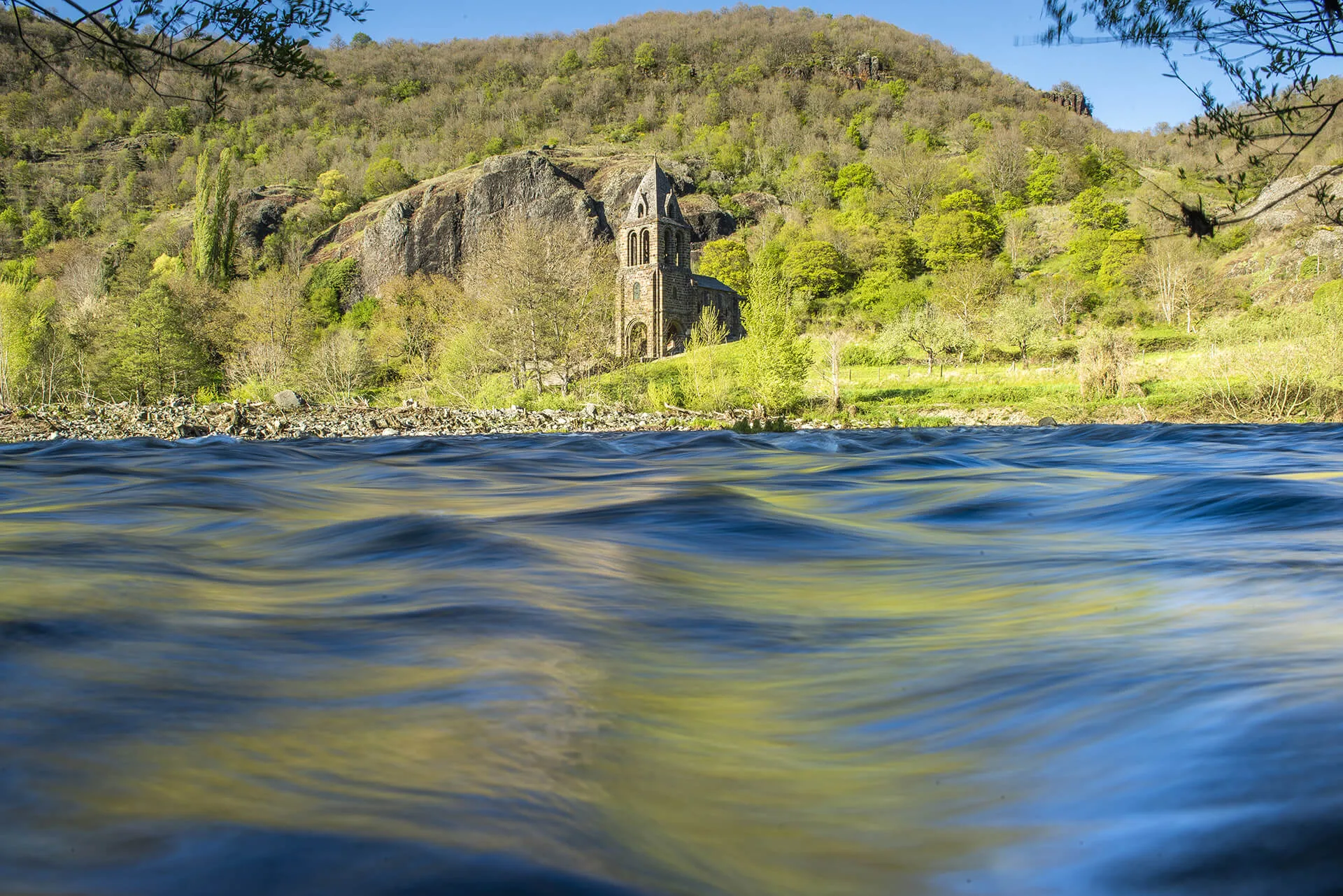 La chapelle Sainte-Marie des Chazes dans les gorges de l'Allier