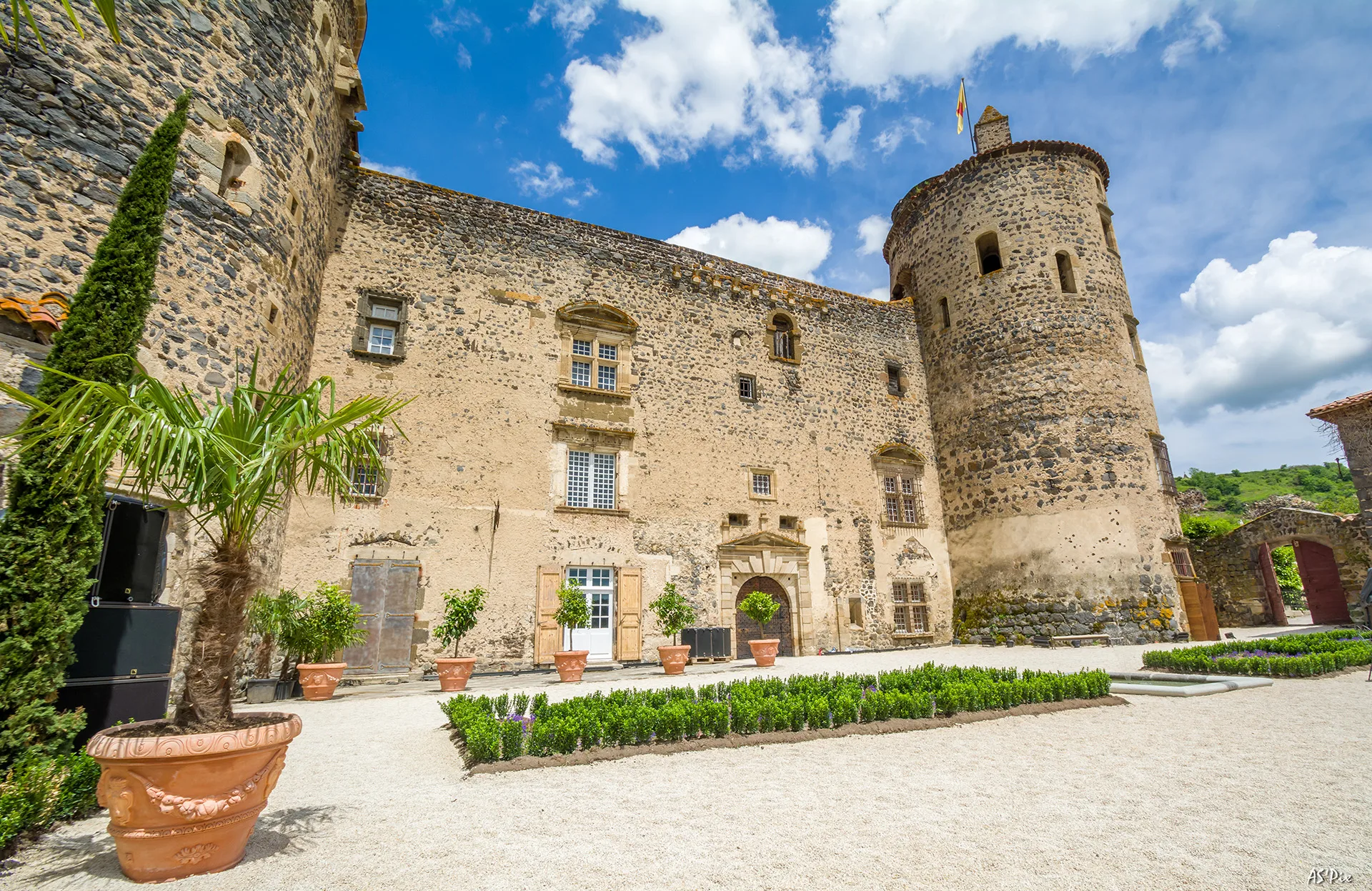 Vue sur la forteresse de Saint-Vidal