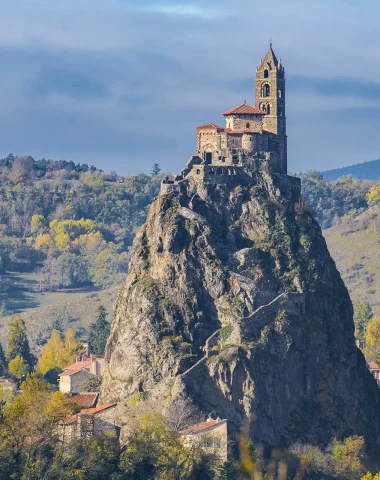 Vue du rocher et de la chapelle Saint-Michel d'Aiguilhe