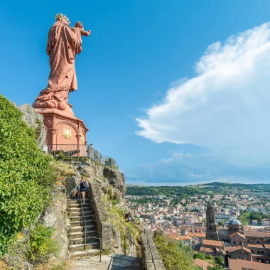 Vue de la statue Notre-Dame de France au Puy-en-Velay