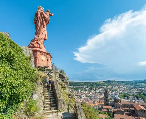 Vue de la statue Notre-Dame de France au Puy-en-Velay