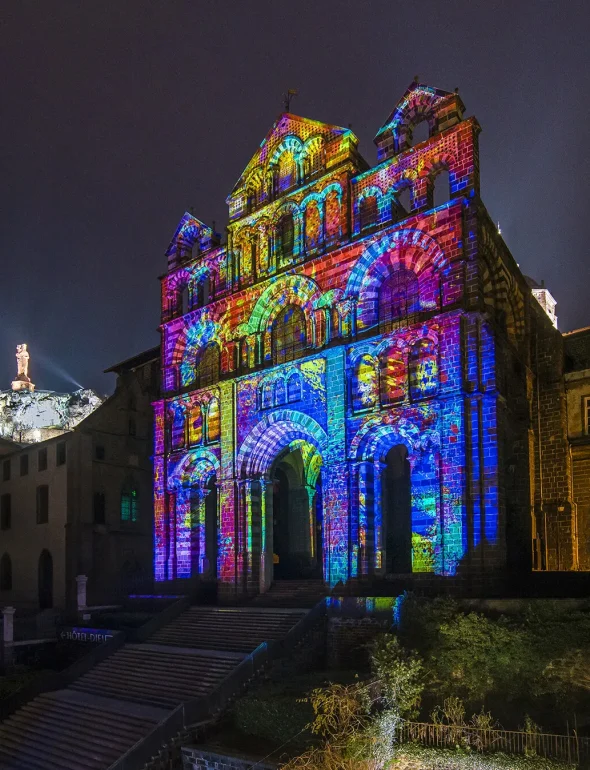 La cathédrale Notre-Dame du Puy pendant Puy de Lumières