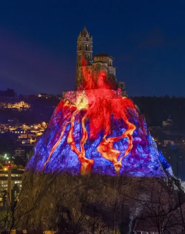 Le rocher Saint-Michel d'Aiguilhe pendant Puy de Lumières
