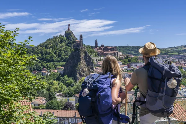 Vue sur Le Puy-en-Velay capitale des chemins de Saint-Jacques de Compostelle