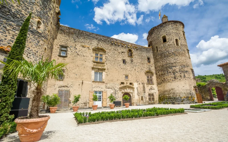 Vue sur la forteresse de Saint-Vidal